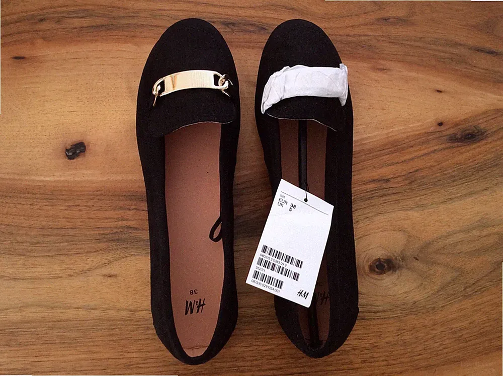H&M Loafer schwarz m. goldfarbener Schnalle | Faux - Wildleder | Gr.38 | NEU