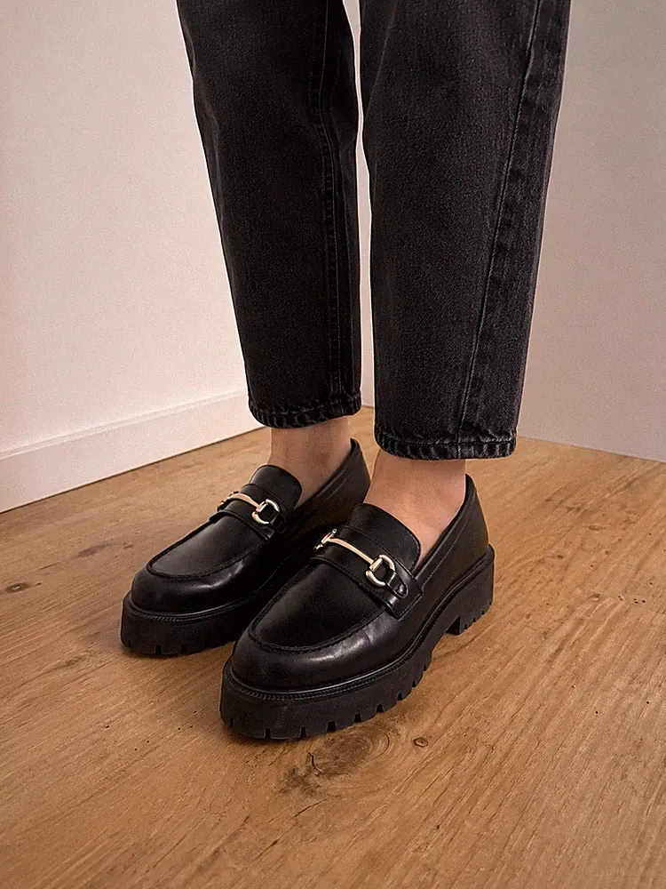 H&M Loafer schwarz mit Schnalle, Kunstleder, Profilsohle Slip-On EU 38