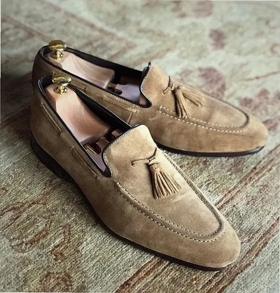 Handarbeit beige Wildleder Slipper elegante Tasseled Loafer Schuh Leder formell für Männer