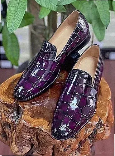 Handarbeit lila Lederschuhe Alligatormuster Slipper formeller eleganter Herrenschuh