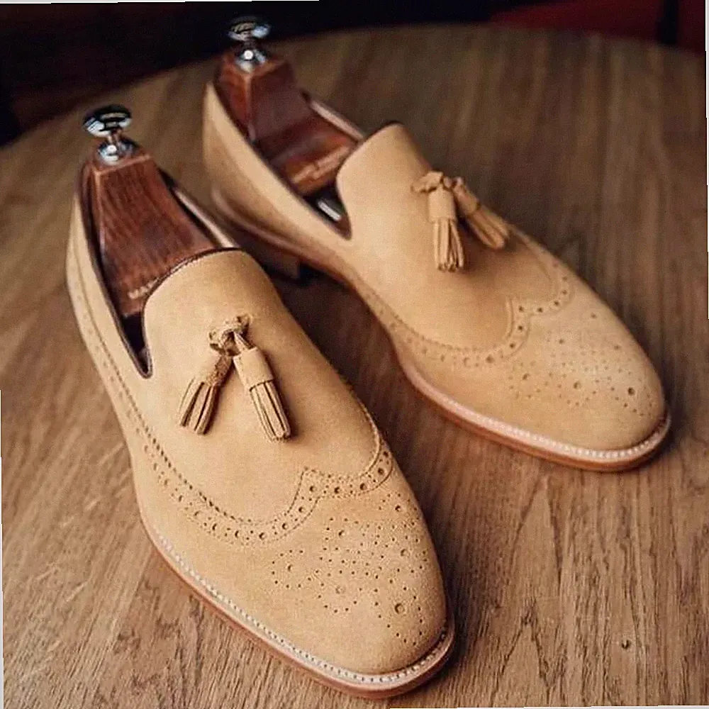 Handgefertigte camelfarbene echte Wildleder Budapester Quaste Halbschuhe Herren Mode Schuhe