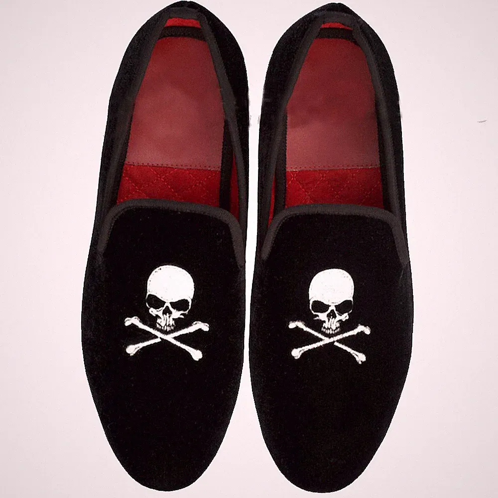 Handgefertigte Herren Schwarz Samt Totenkopf Logo Silber Stickerei Halbschuhe & Slipper Schuh