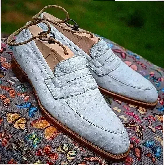 Handgefertigte Oxford weiße Straußenmuster Leder lässige Slipper Loafer elegante Schuhe