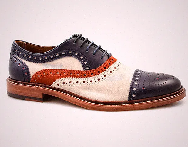 Handgefertigte weiße marineblaue Oxford-Schuhe, elegante lässige Brogue Kappe Zehe Schuhe für Männer