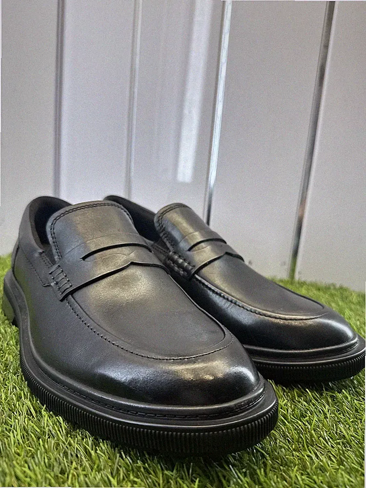 Herren Clarks Burchill Penny Halbschuhe aus schwarzem Leder, Größe 9,5 G, extrem bequem