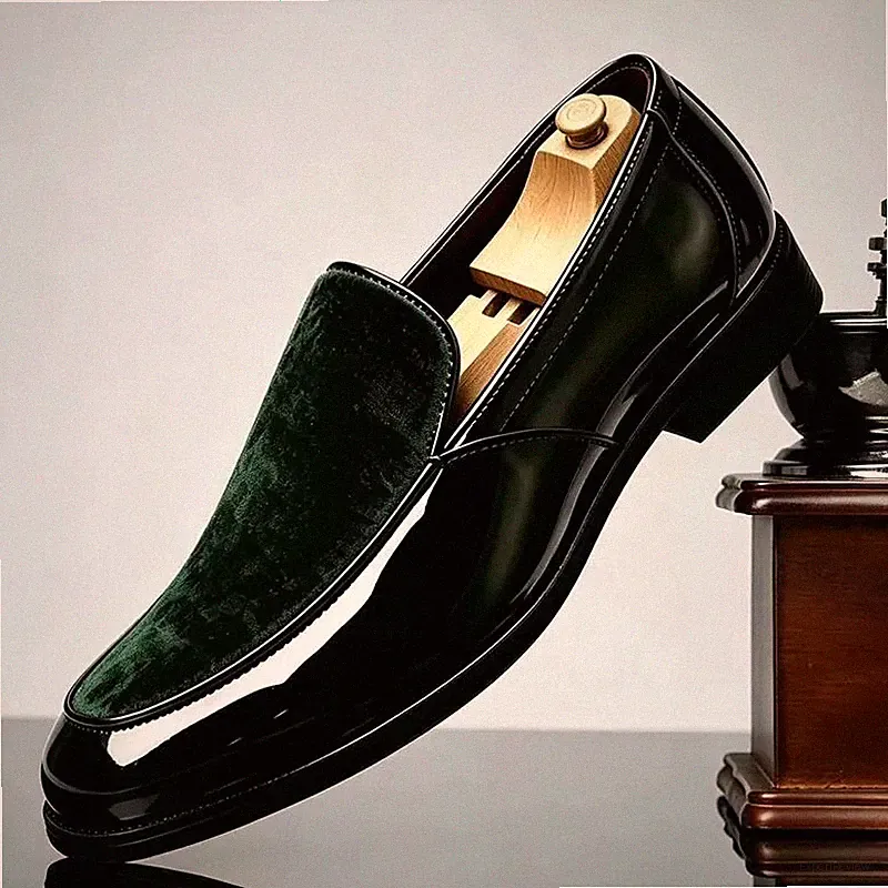 Herren Halbschuh grün elegant lackiert mit Einsatz in Samtoptik Luxury - J