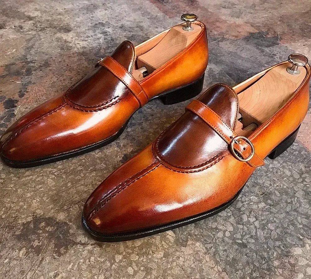 Herren Halbschuhe und Schlupfschuhe aus braunem Leder, Made in Mai