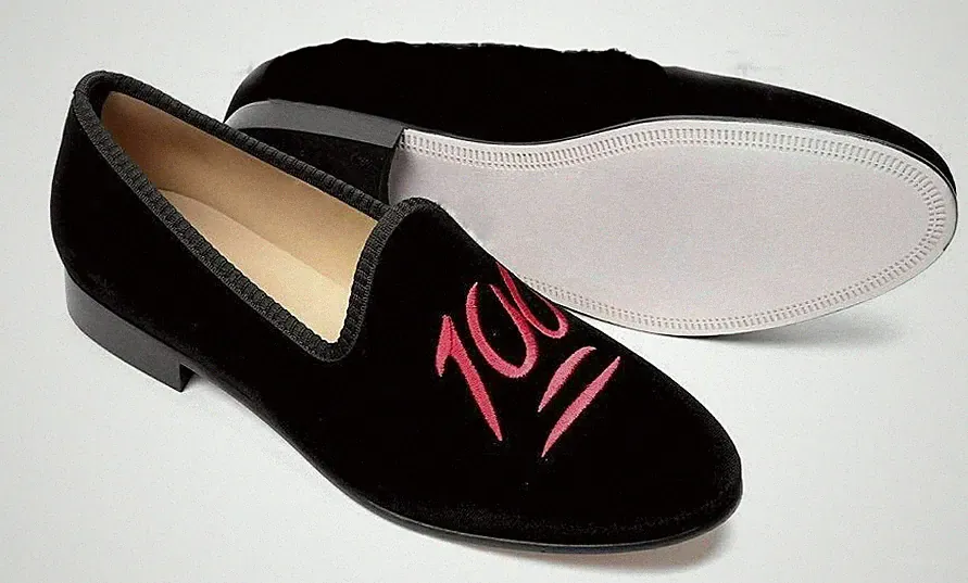 Herren Handgefertigt Schwarz Samt Bestickt Slipper Logo Halbschuhe Stickerei Schuhe