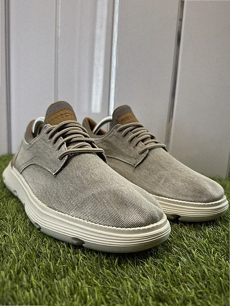 Herren Skechers Garza Romano Schuhe in Taupe Canvas, Größe 8. Absolut wunderschön