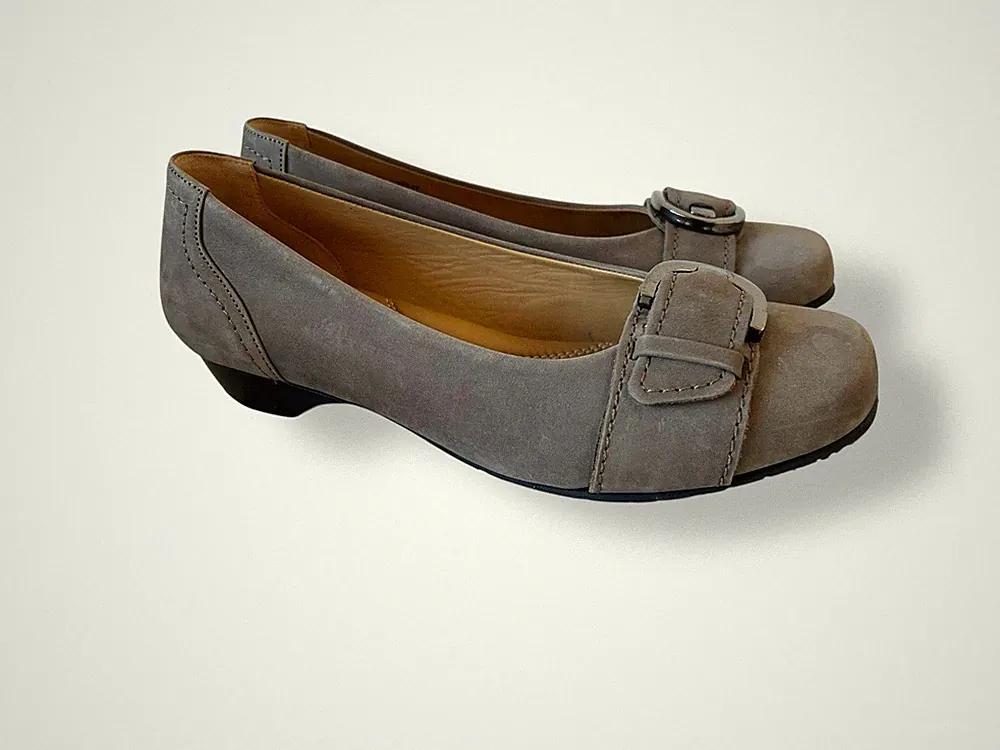 Hotter Comfort Pumps Gr. 5 taupe grau gepolstert Y2K Small Wedge Flats