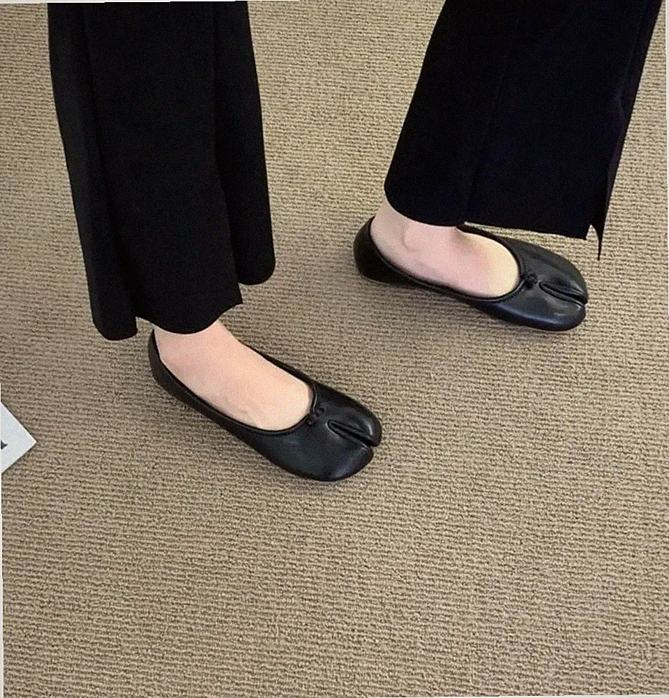 Japanische Tabi flache Damenschuhe mit geteilter Zehenpartie Leder Ninja-Stil Halbschuhe minimalistisch