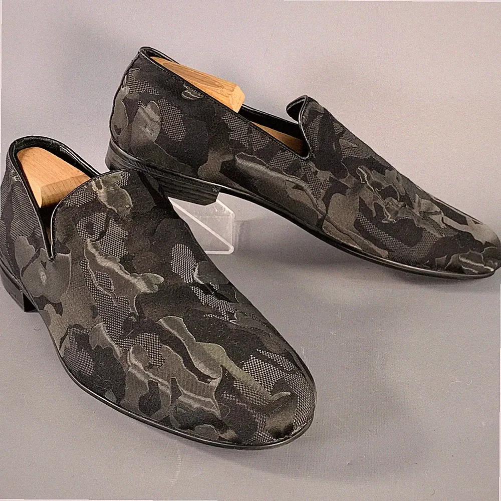 JIMMY CHOO Größe 8 Schwarze Graue Camouflage Figuren Canvas Slip-On Loafer