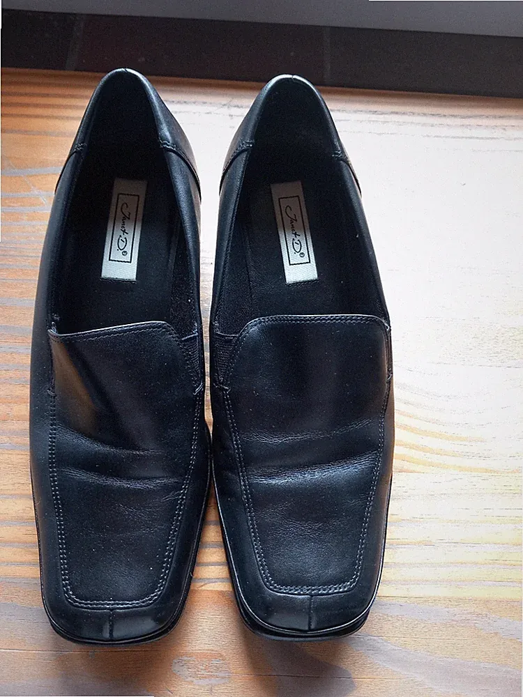 Klassische schwarze Leder-Loafer / Slipper von Janet D. – Gr. 41