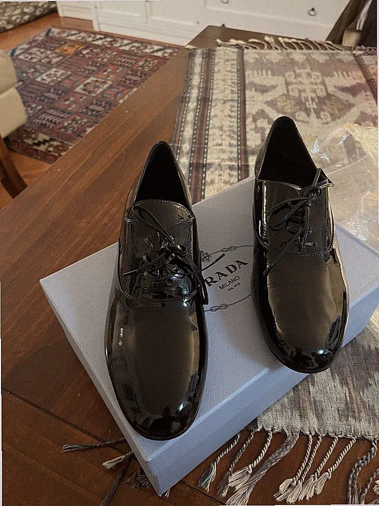 Lackschuh Prada