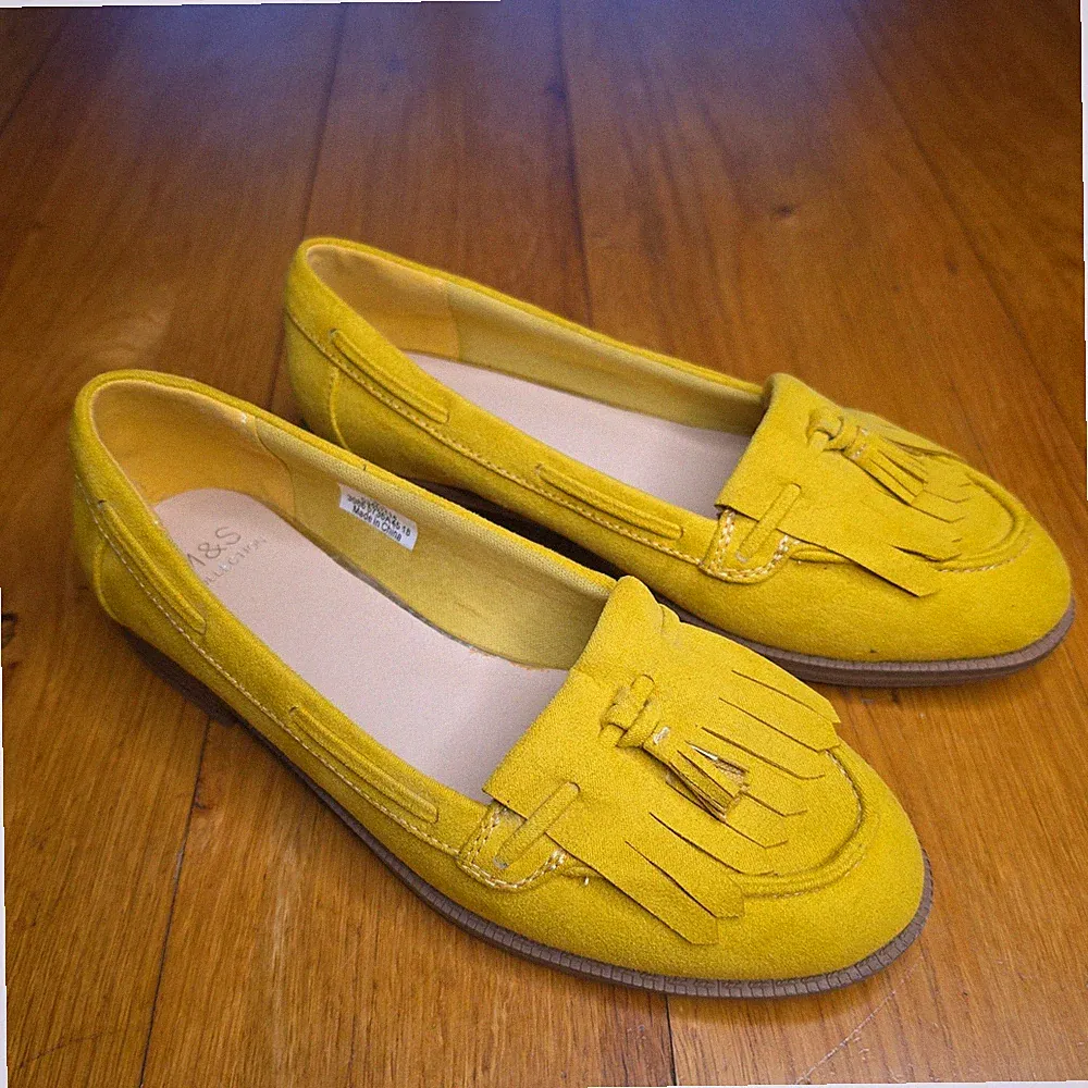 M&S COLLECTION - Senfgelbe Wildlederimitat Vegan Quasten Halbschuhe - Größe UK 3