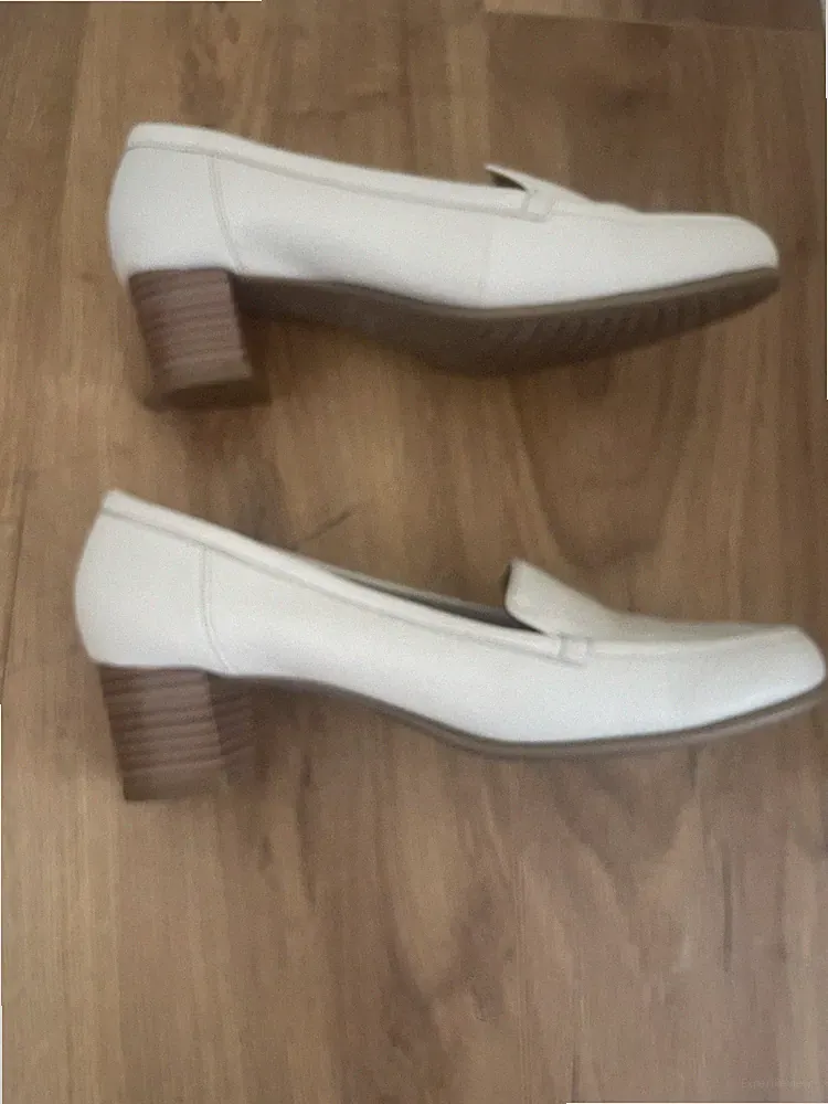 M&S Footglove elfenbeinfarbene Leder-Slipper mit niedrigem Absatz Loafer Schuhe – Größe 6 breitere Passform