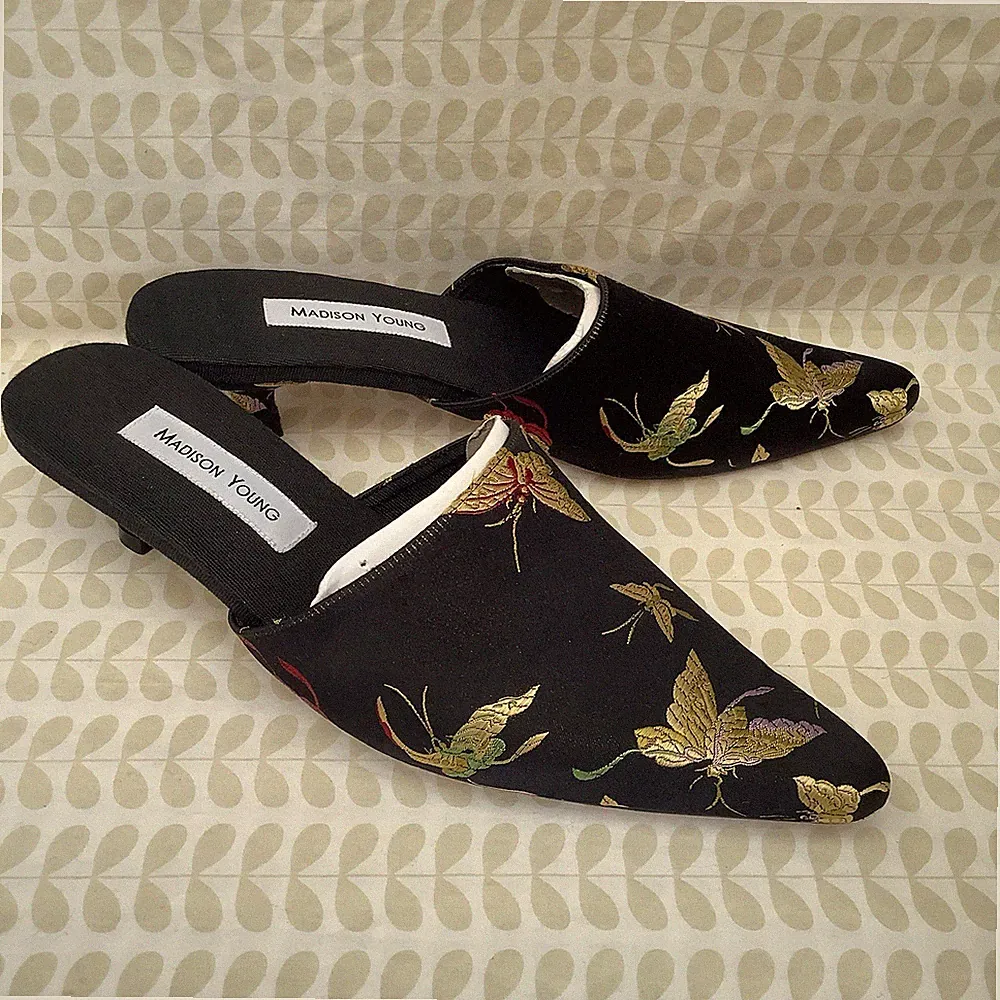 Madison Young schwarz Seide gold Schmetterlinge Pantoletten Slipper Halbschuhe Pfennigabsatz UK4
