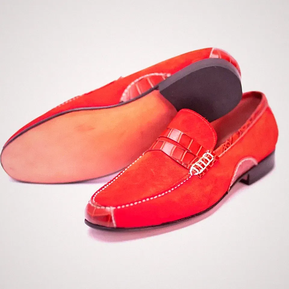 Maßgeschneidert Handgefertigt Zweifarbig Rot Mokassin Formell Wildleder Elegant Halbschuhe Schuhe für Männer