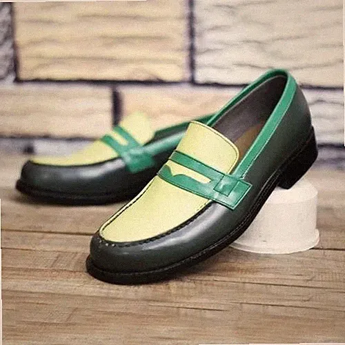Maßgeschneiderte dreifarbige Herren Halbschuhe, angezogene und professionelle Schuhe
