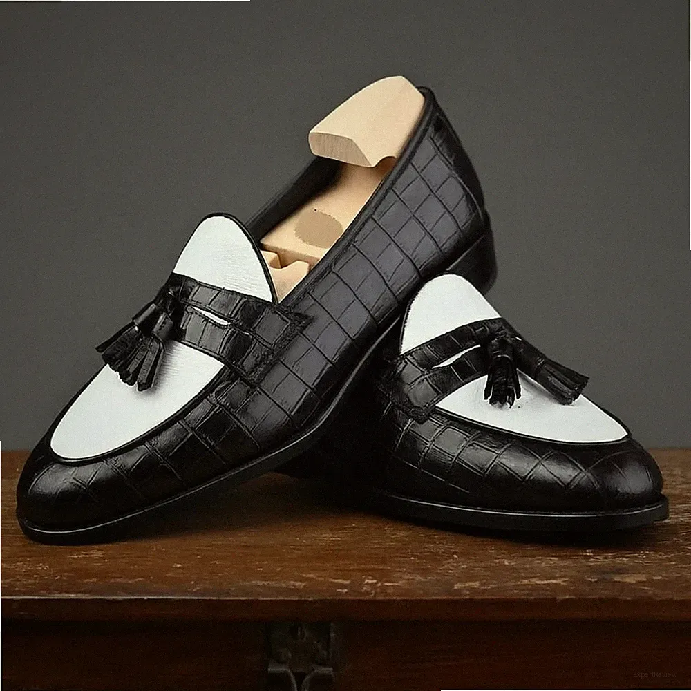 Maßgeschneiderte schwarz & weiße elegante Schuhe mit Tassel - handgefertigt mit Sorgfalt und Maßanfertigung
