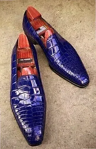 Maßgeschneiderter dunkelblauer Mokassin-Schuh aus Leder mit Krokoprägung für Her