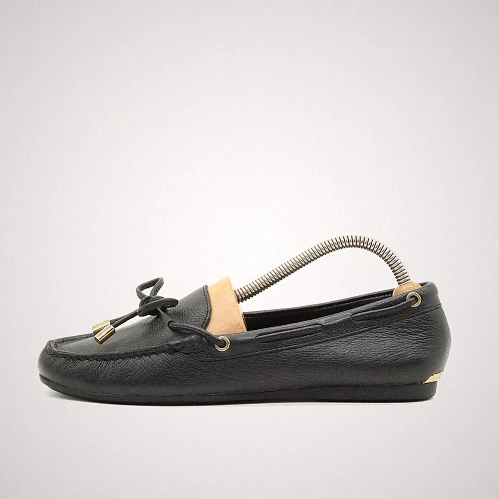 Michael Kors Damen Mokassins EU 36.5 ME18F Schwarz Schleife, Goldakzente