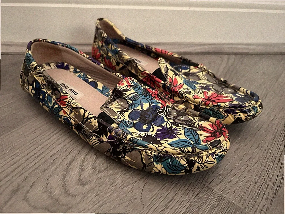 Miu Miu Driver Mokassin Flats Blumenmuster Lackleder Halbschuhe Größe UK 4 EU37