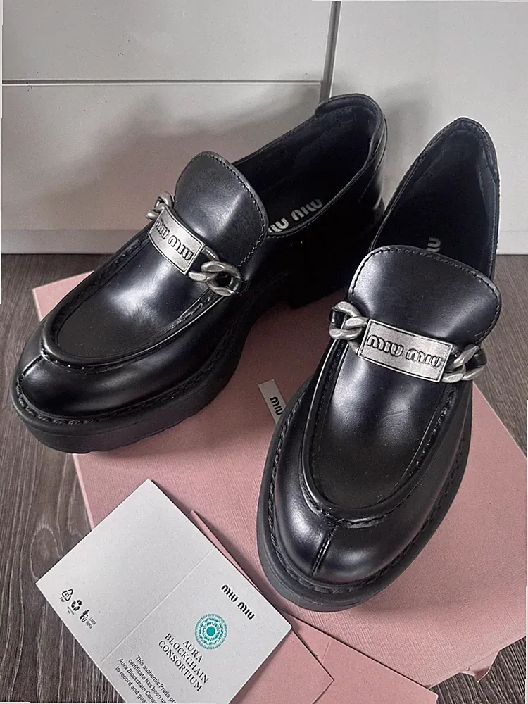 Miu Miu Leder Plateau Loafer Größe EU 39 – in Schwarz UNGETRAGEN inkl OVP Box