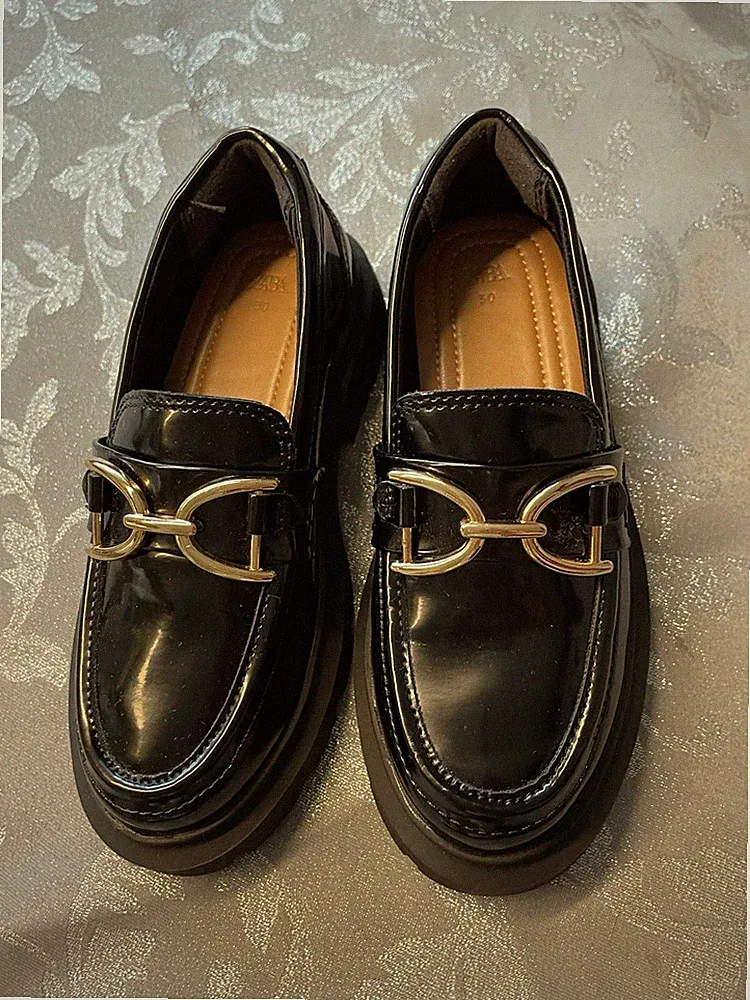 MOKASSIN/LOAFER MIT KETTE. NEU nicht benutzt.
