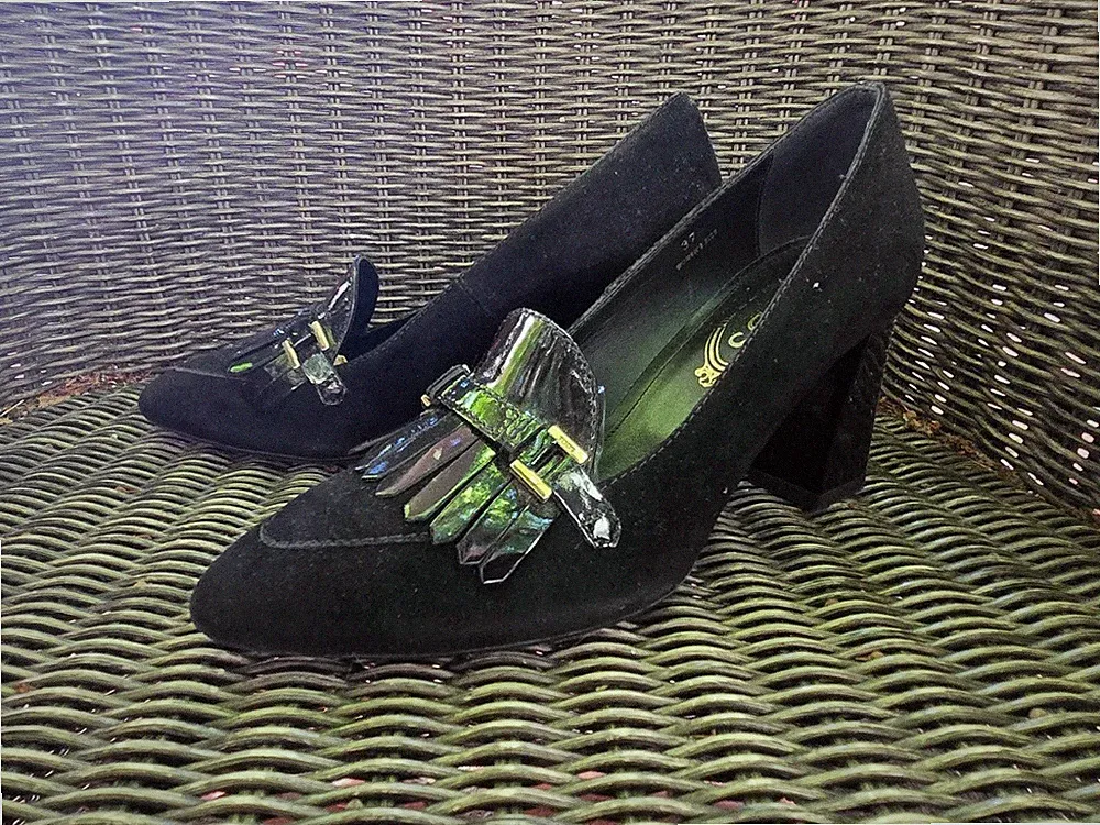(N125 A89) TOD’S – schwarze Wildleder Halbschuhe mit lackierten Fransen – Gr.37