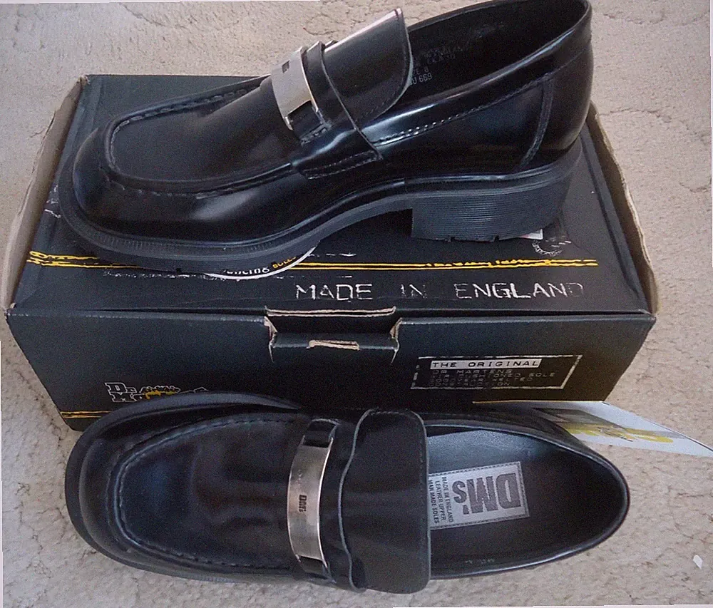 Neu Dr. Martens DM's P8355 schwarz hochglanzpolierter Besatz Loafer Mak stumpfe Daunensohle Größe 8