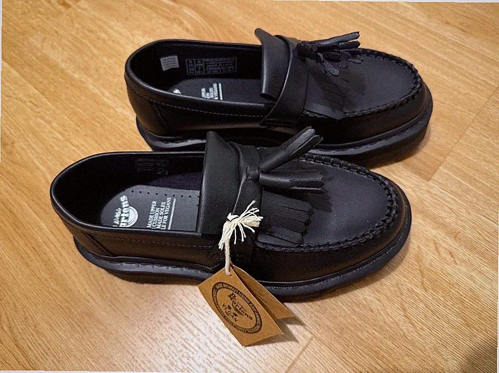 NEU Dr. Martens Vegan Adrian Plattform Loafer Gr. 38 Schwarz Schuhe