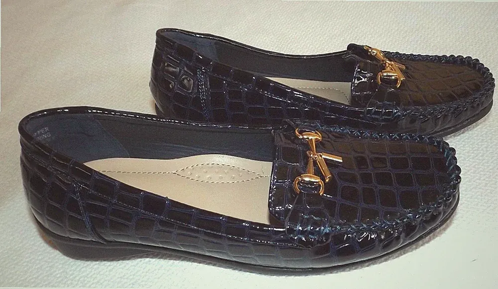 NEU KURT GEIGER UK 6 EUR 39 GLÄNZEND LACK BLAU KROKODILMUSTER MOKASSIN SCHUHE