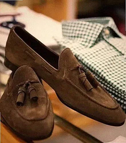 Neue handgefertigte Halbschuhe braun Wildleder Leder Herren Slipper formell elegant Quaste Schuhe