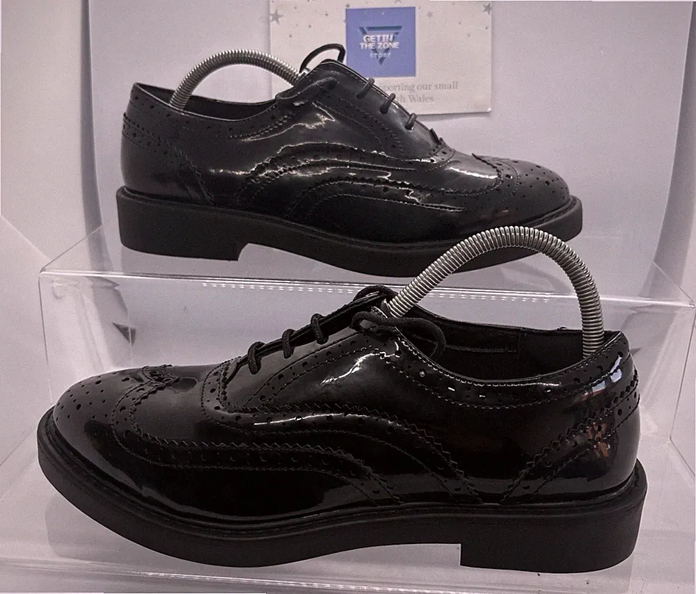 Neue schwarze Brogue-Kunstlederschuhe für Damen von M&S Collection UK-Größe 6