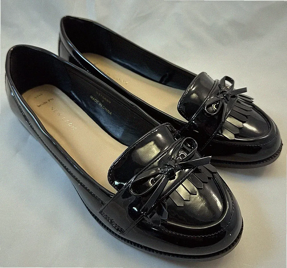NEW LOOK Schuhe Loafers Slippers Gr. 40 UK 7 Schwarz Lack Flach NEU