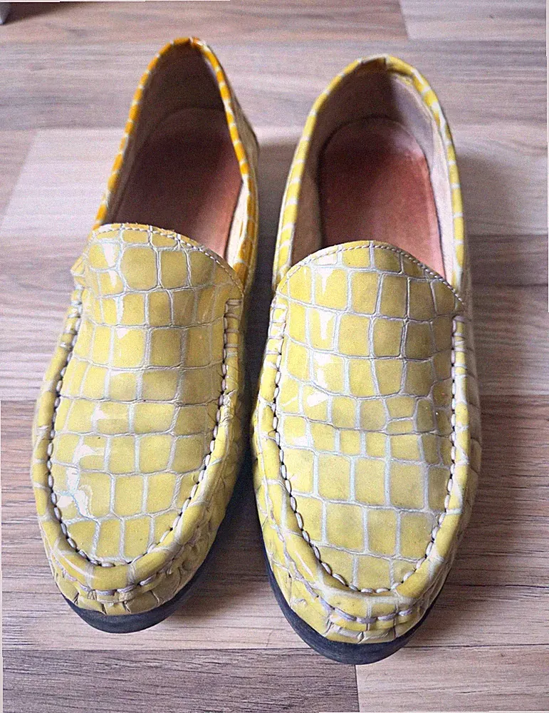 Niseko Damen Slipper Loafer Lackleder Krokodilprägung Gelb EU 39 rutschfest