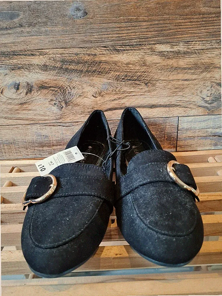 Peacocks Damen-Slipper schwarz Wildlederimitat Halbschuhe goldene Schnalle flache Schuhe UK 7