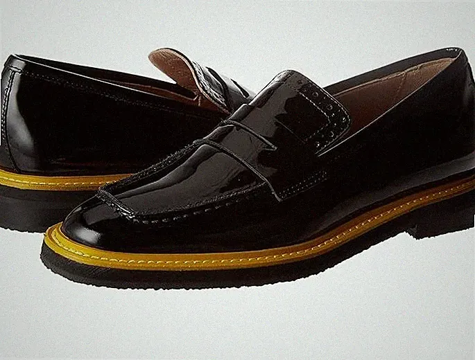 Pollini Schuhe/Halbschuhe Lackleder flach 39,5,40,5,41 Made in Italy etwas schmal
