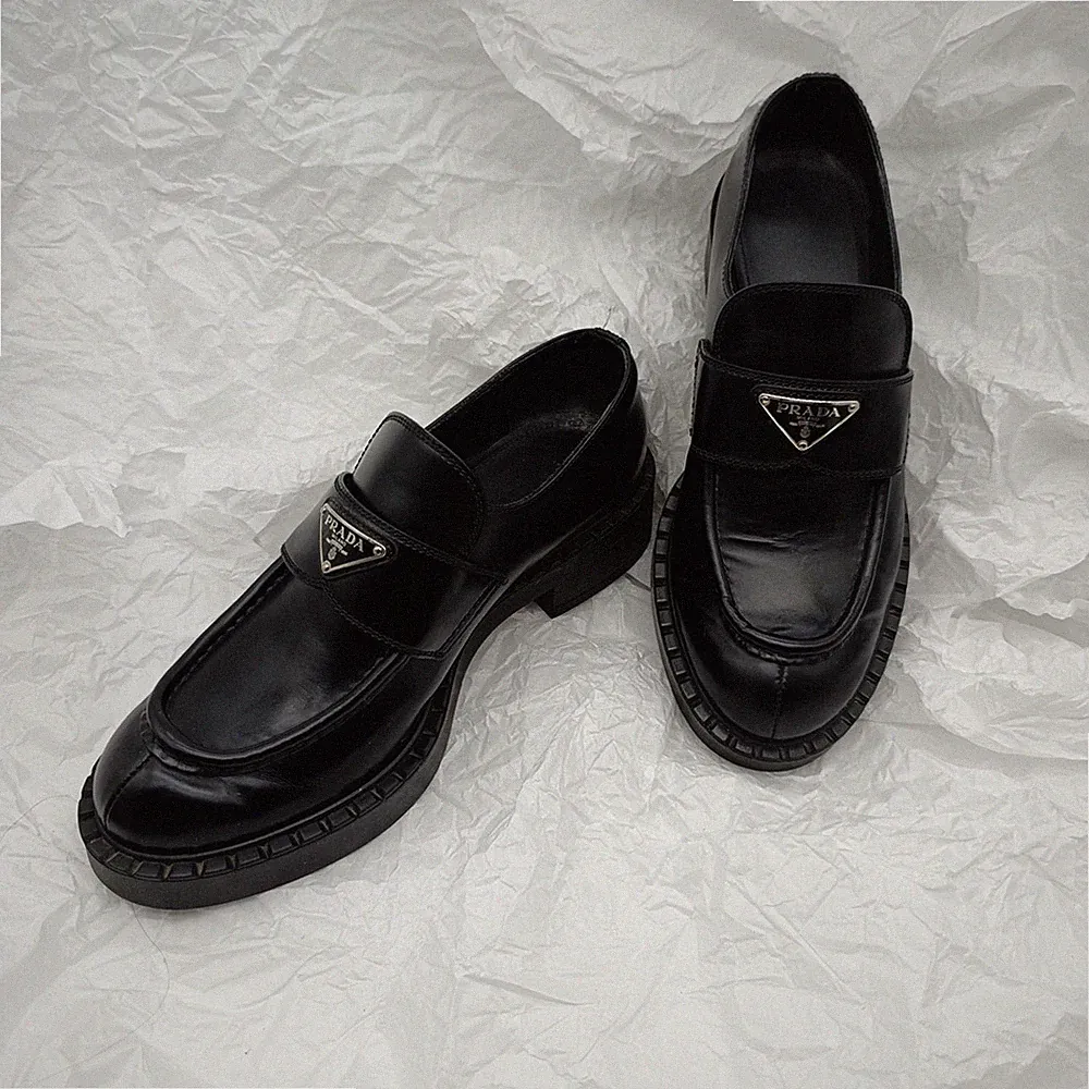 Prada | Chocolate Loafer aus gebürstetem Leder | 41