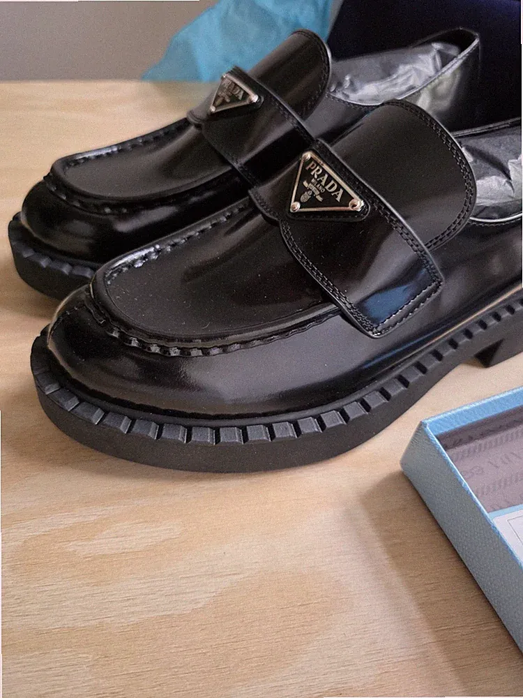 Prada Damen Loafer Gr. 39 Schwarz – neu/ungetragen mit Box