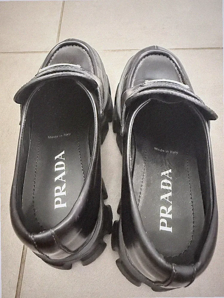 Prada Halbschuhe Monolith aus gebürstetem Leder Gr. 38