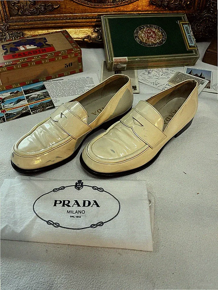 Prada Herren Loafer Freizeitschuhe Leder beige Glanz Logo Slip-On EU 38