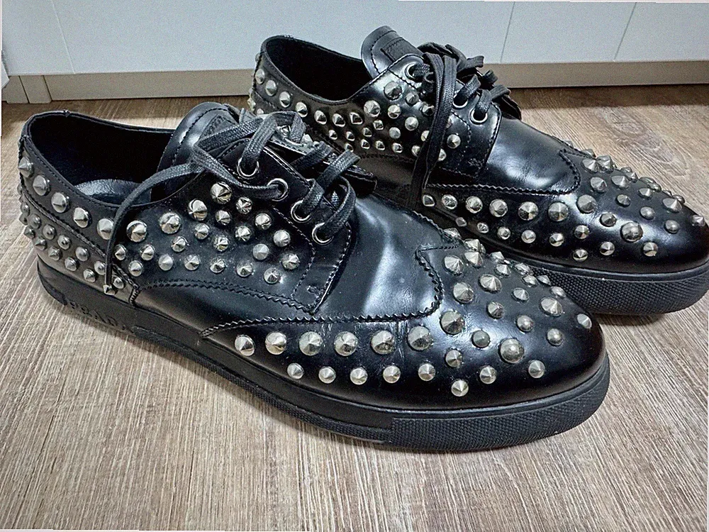 Prada Nieten Schuhe / Studded Lace-Up Loafer Schwarz Gr. 40 Leder
