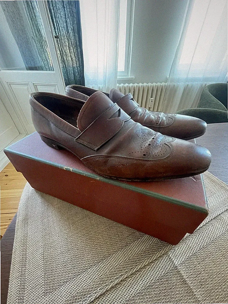 Prada Penny Loafer • Größe 42 • Wingtip Brogue • 90er/frühe 2000er • Echtleder