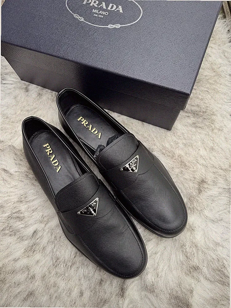PRADA Saffiano Leder Halbschuhe | Schwarz | UK10 US11 EU44 | Triangle Logo Schuhe