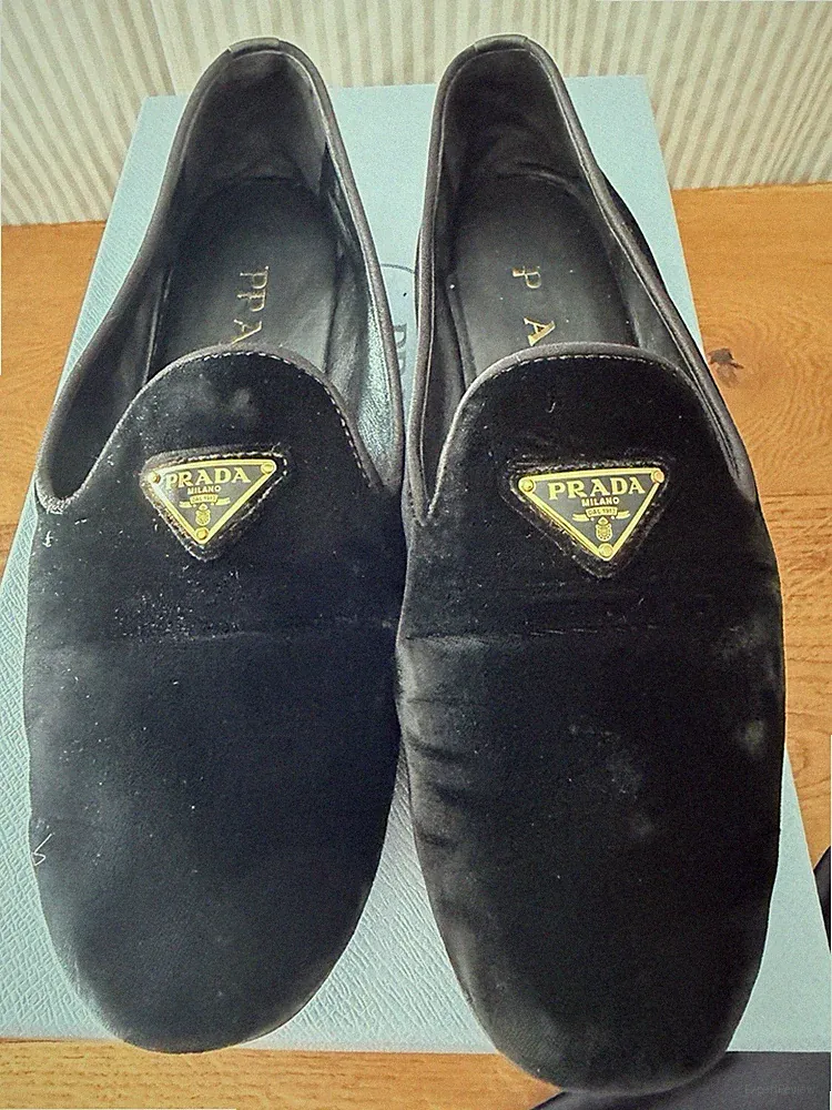 Prada Triangle-Logo Velvet Loafers - Original - Gr. 38