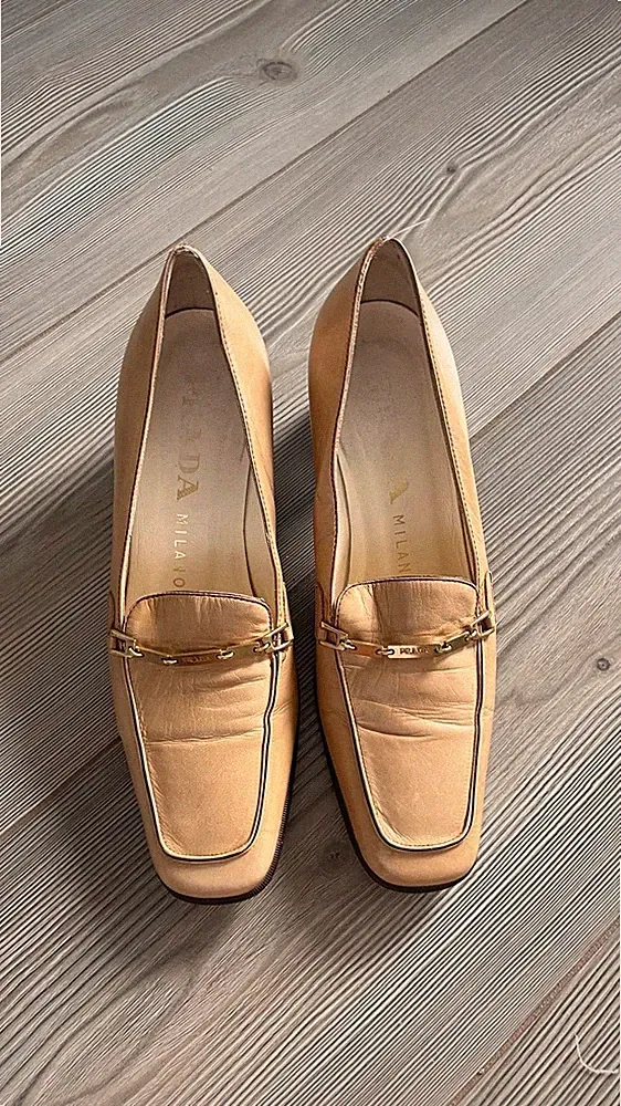 Prada Vintage 90s Loafer Beige Leder Logo Kette Square Toe Gr. 36,5 Archive