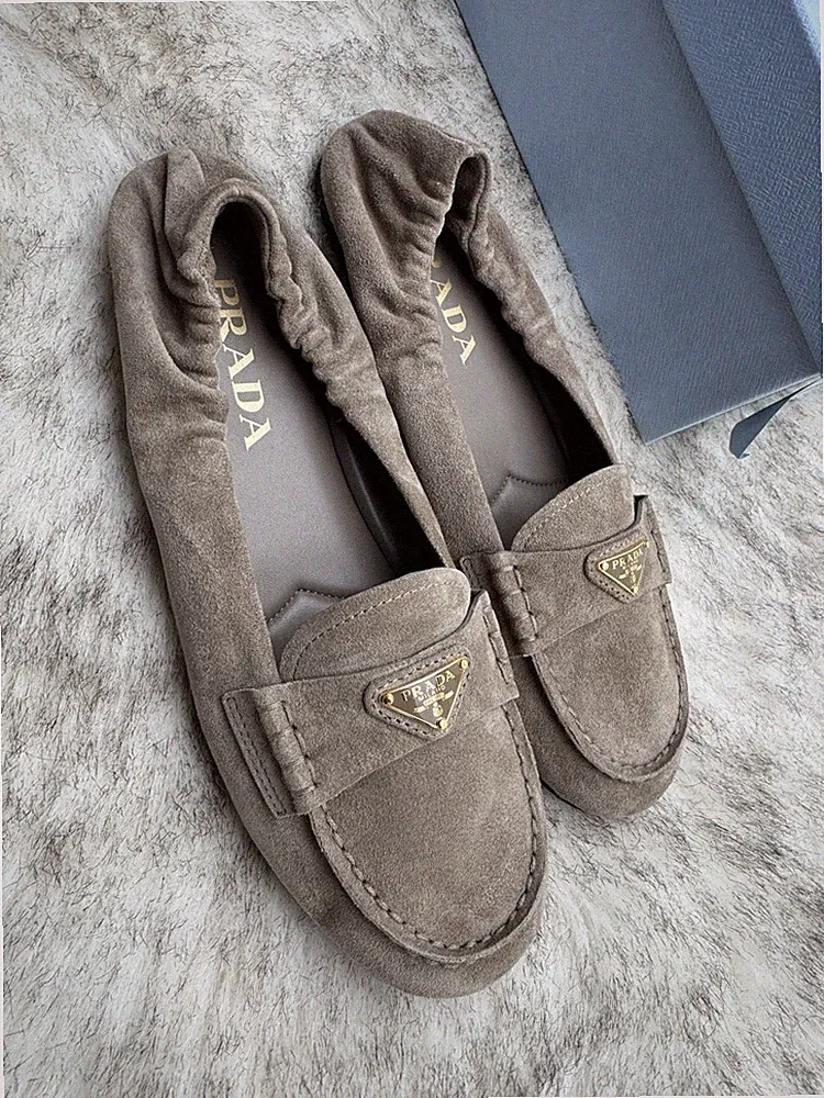 PRADA Wildleder Halbschuhe Scrunch | Grau | Größe UK4 EU37 | Flats Logo Damen