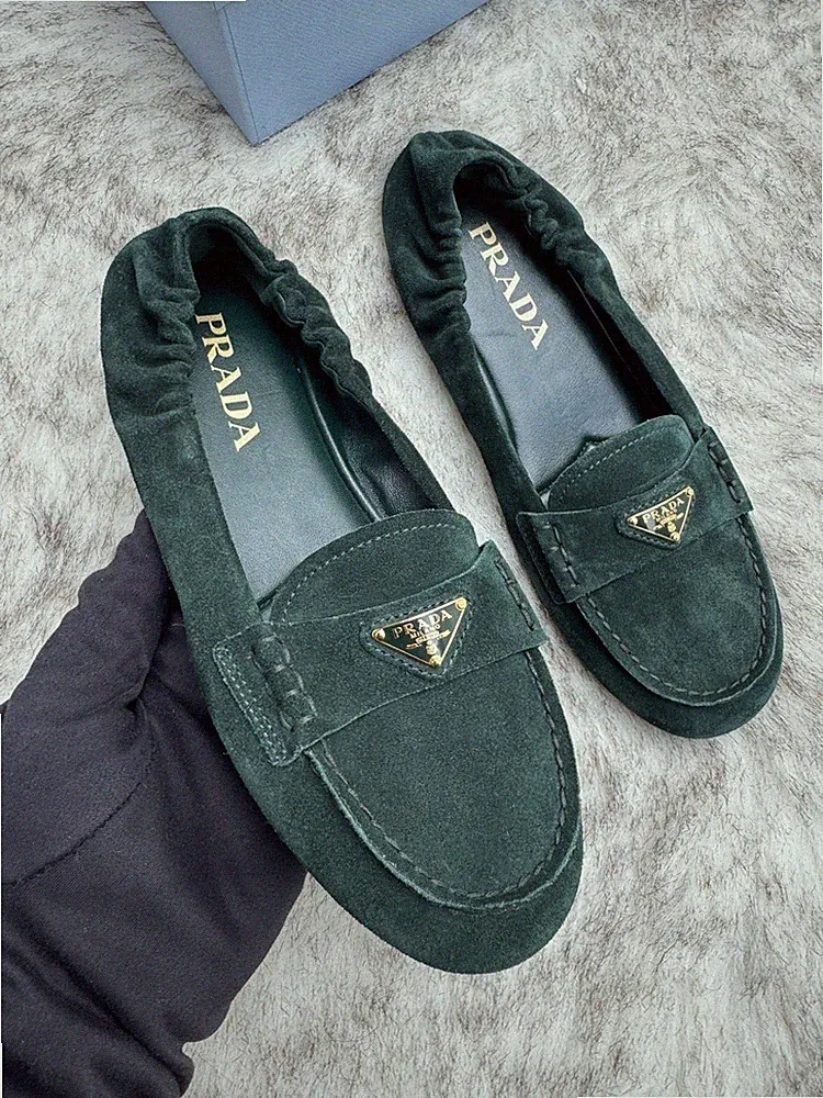 PRADA Wildleder Halbschuhe Scrunch | Grün | Größe UK4 EU37 | Flats Logo Damen